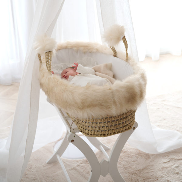 Wicker Moses and cover faux-fur