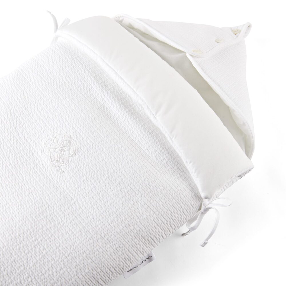 Hooded sleeping bag
