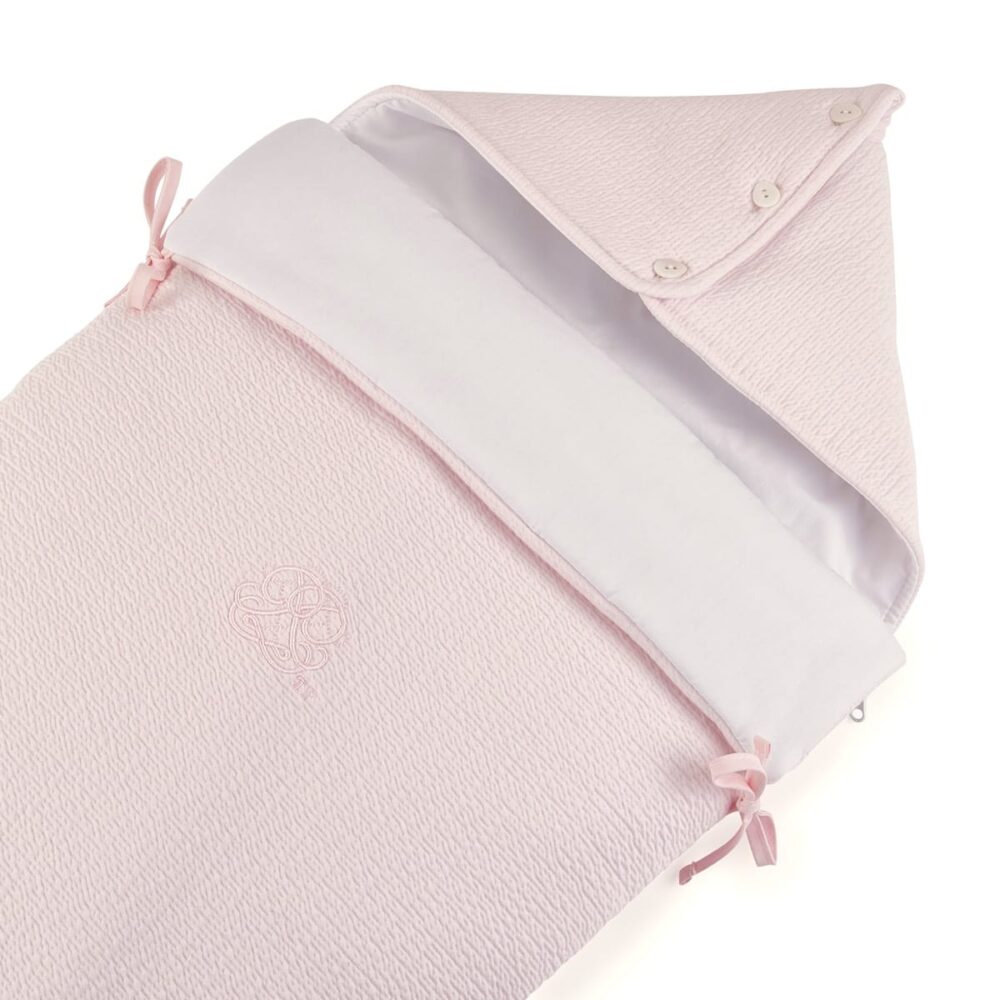 Hooded sleeping bag