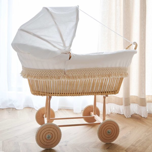 Wicker cradle and cover with natural fringes