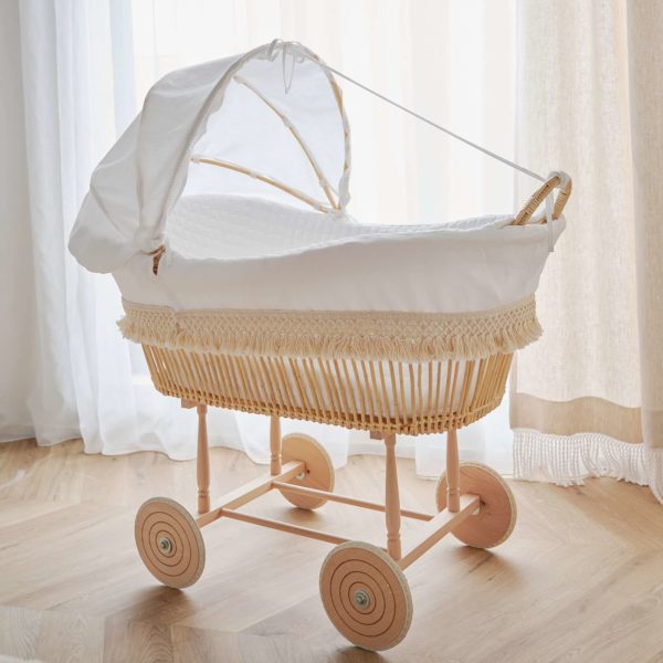 Wicker cradle and cover with natural fringes